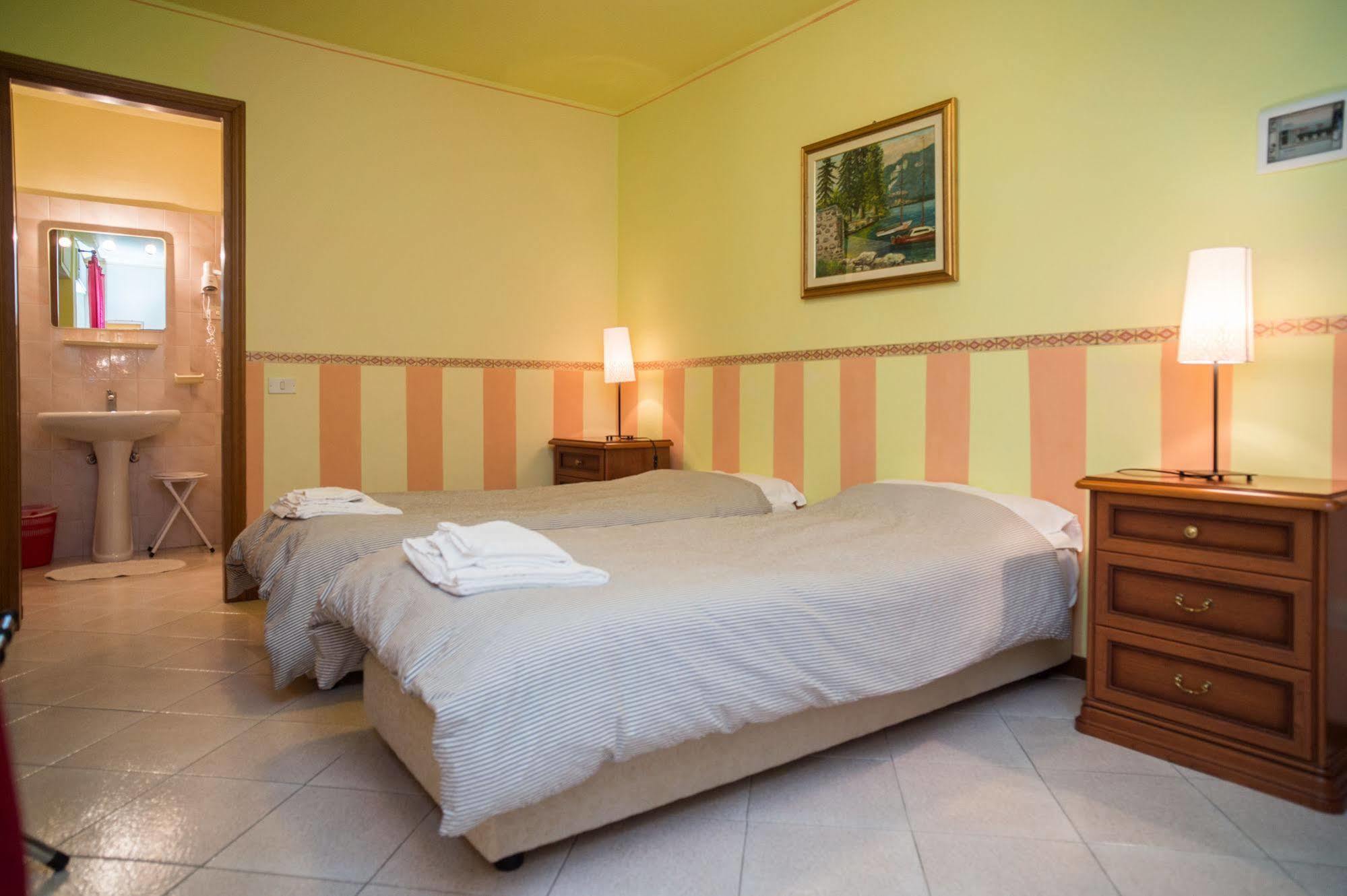 Madonna Della Neve Hotel Pettenasco Eksteriør billede